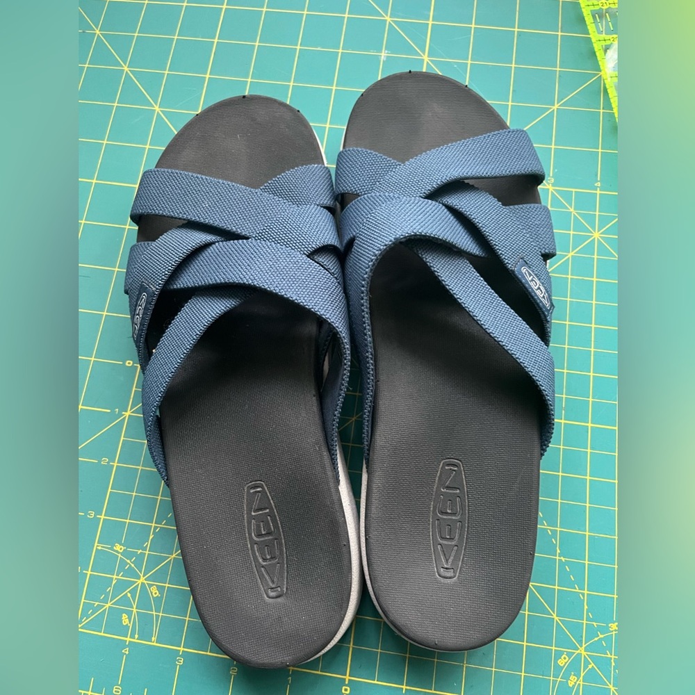 Keen Women’s slides, size 9, Navy
